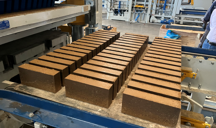 Цалкам аўтаматычная машына для вырабу цэглы ZN1500 дазваляе кліентам з Усходняга Кітая выкарыстоўваць рэсурсы глею